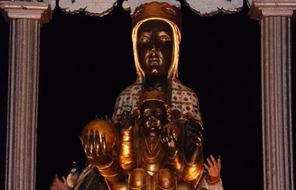 Virgen de Montserrat: Historia, oración, milagros y más