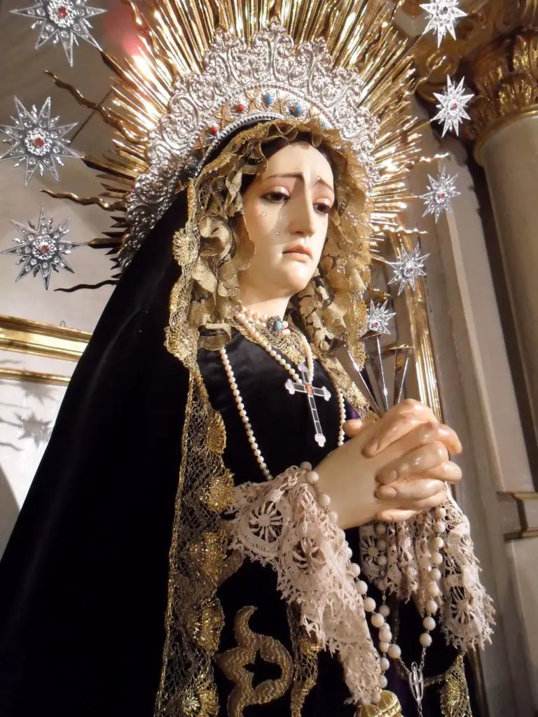 Virgen de los Dolores o la dolorosa Historia, oraciones, milagros y más
