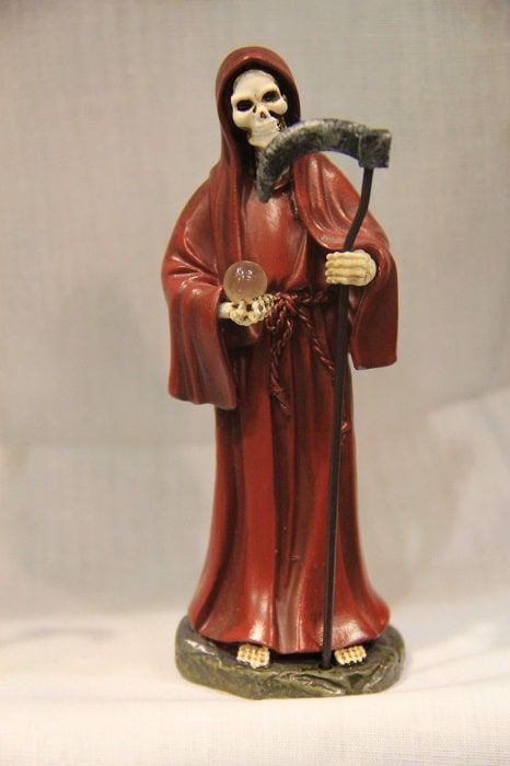 Santa Muerte Roja Historia Significado Oración Y Más