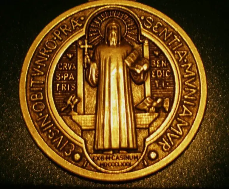Medalla De San Benito Historia Propiedades Y Mucho M S
