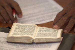 como leer la biblia diariamente