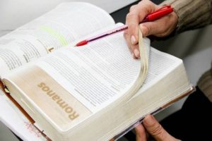 como empezar a leer la biblia cristiana