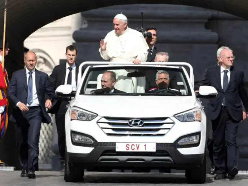 cuanto cobra el vaticano por la visita del papa-2
