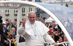 cuanto cobra el vaticano por la visita del papa