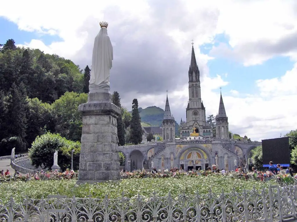 virgen de Lourdes: centro de certificación de milagros 
