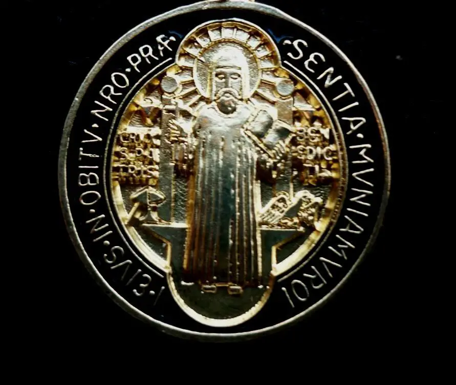 medalla-de-san-benito-28