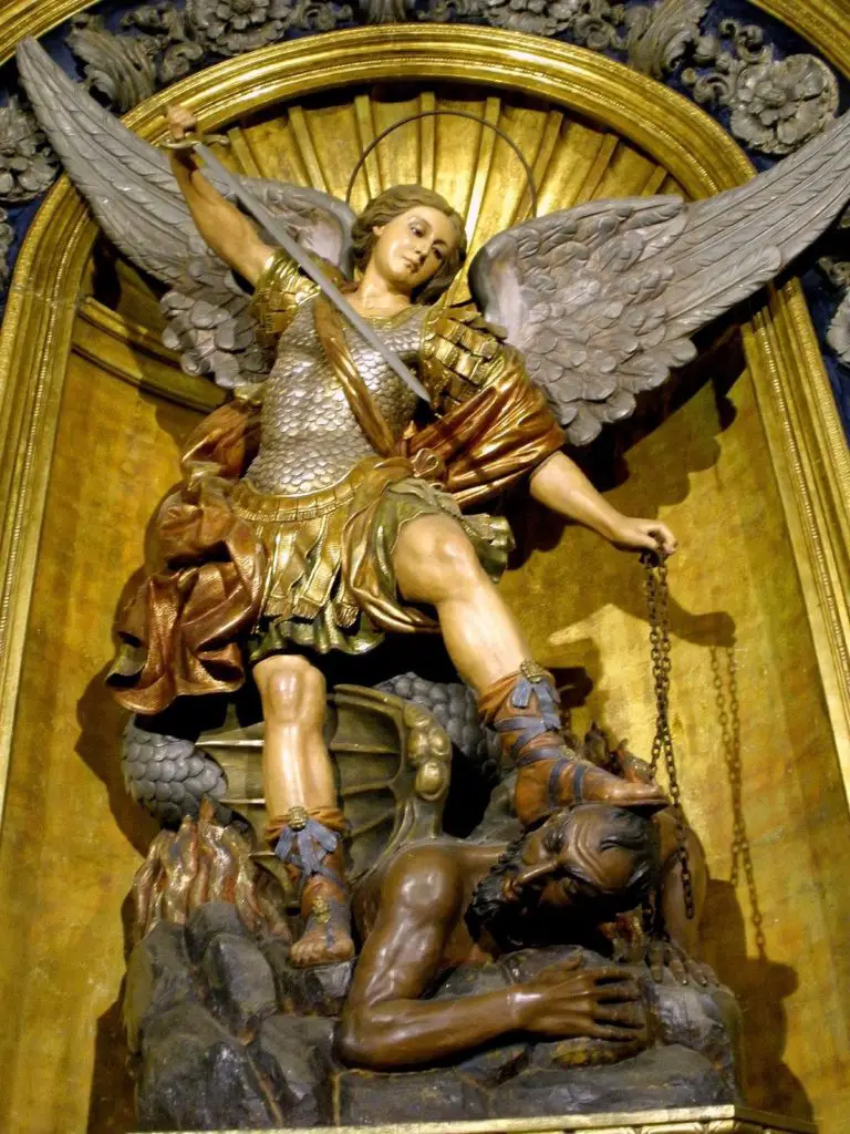 Oración a san Miguel Arcángel contra todo enemigo y maldad